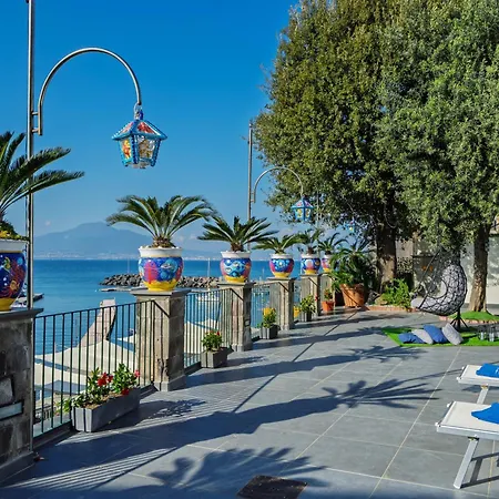 Willa De Luca - Luxury With Terrace And Jacuzzi By The Sea Vico Equense